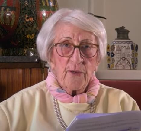 Annick de Souzenelle est écrivaine et enseignante