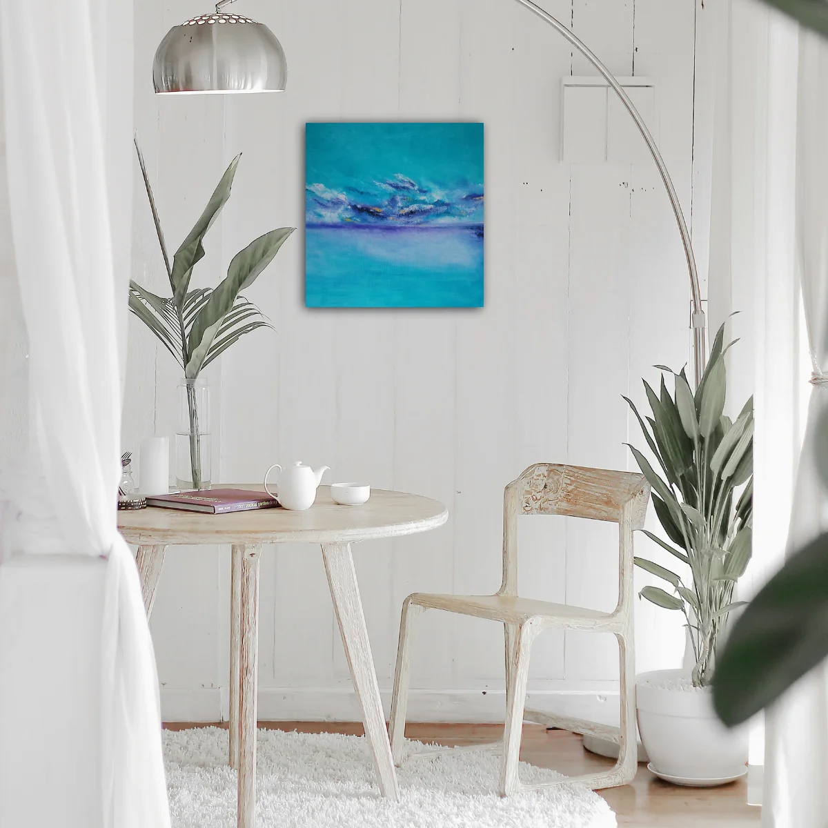 nouvelle-terre-tableau-huile-60x60-mise-en-situation-salon-nadine-andre Terre Nouvelle, tableau à l’huile 60x60 cm présenté en mise en situation dans un salon